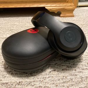 Beats Studio Wireless Headphones (Over Ear)